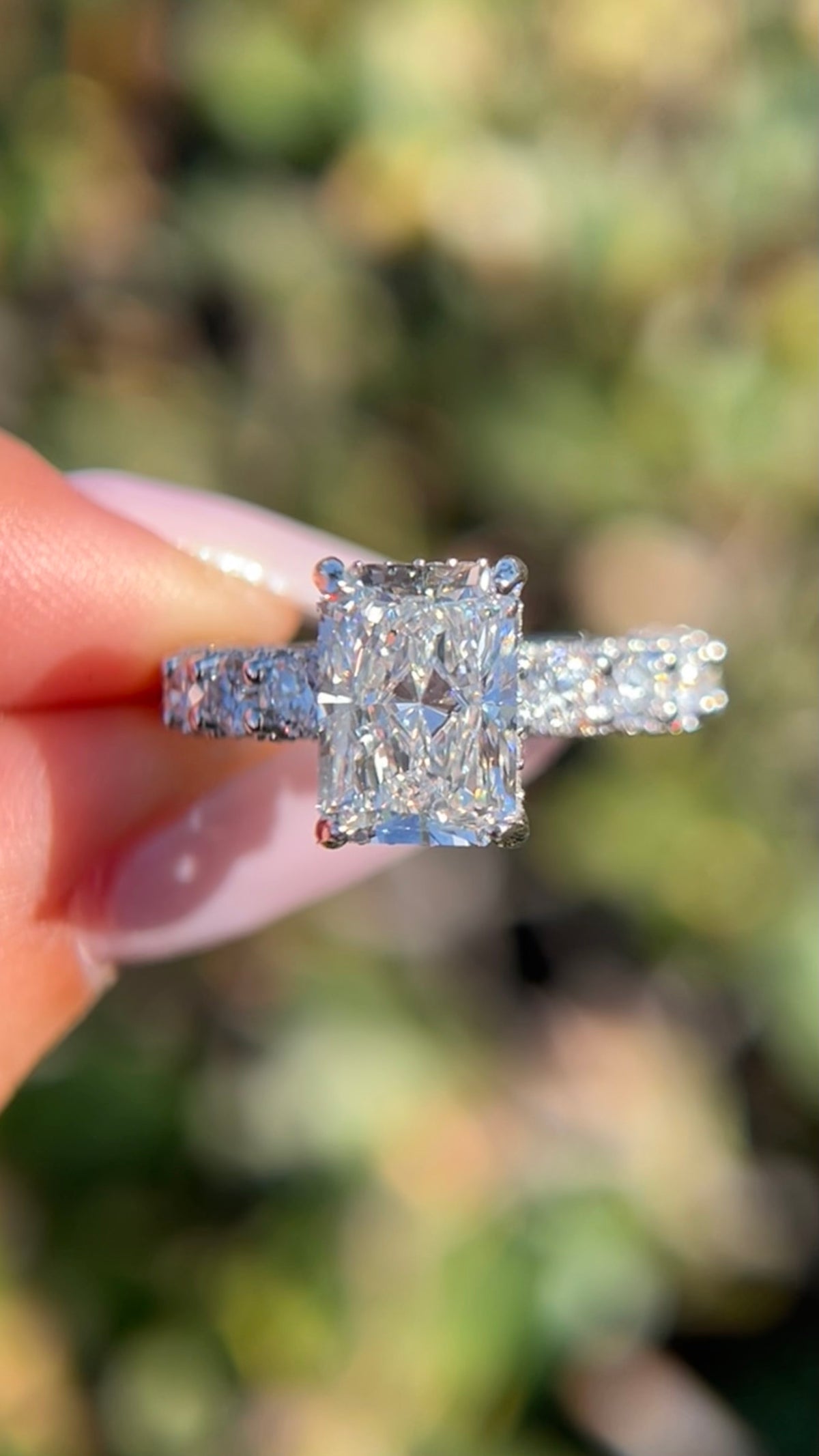 Kimi 3.87ct E-VS1 Radiant Cut Lab Grown Diamond Engagement Ring 14K Gold