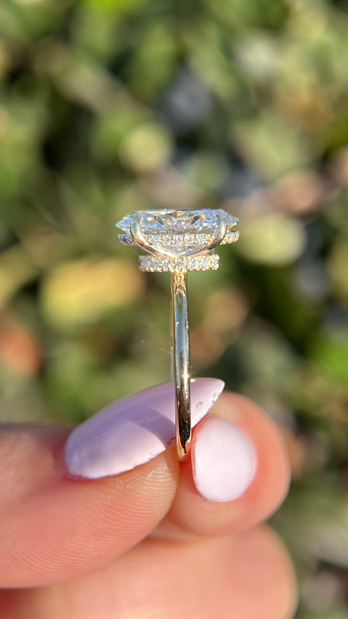 Sandy 4.10ct E-VS1 Oval Cut Lab Grown Diamond Engagement Ring 14K Gold