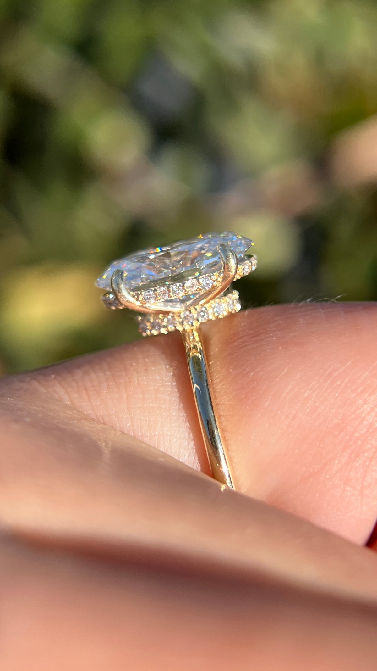 Sandy 4.10ct E-VS1 Oval Cut Lab Grown Diamond Engagement Ring 14K Gold