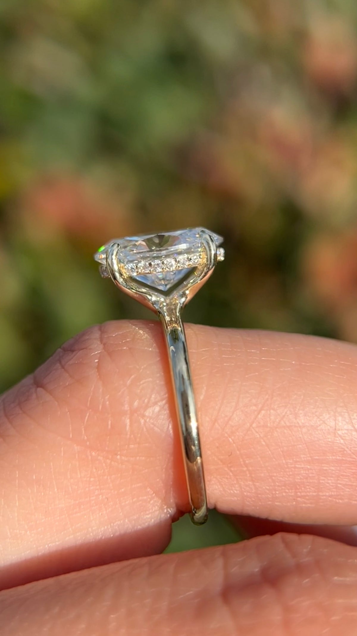 Kaylee 2.85ct E-VS1 Oval Cut Lab Grown Diamond Engagement Ring 14K Gold