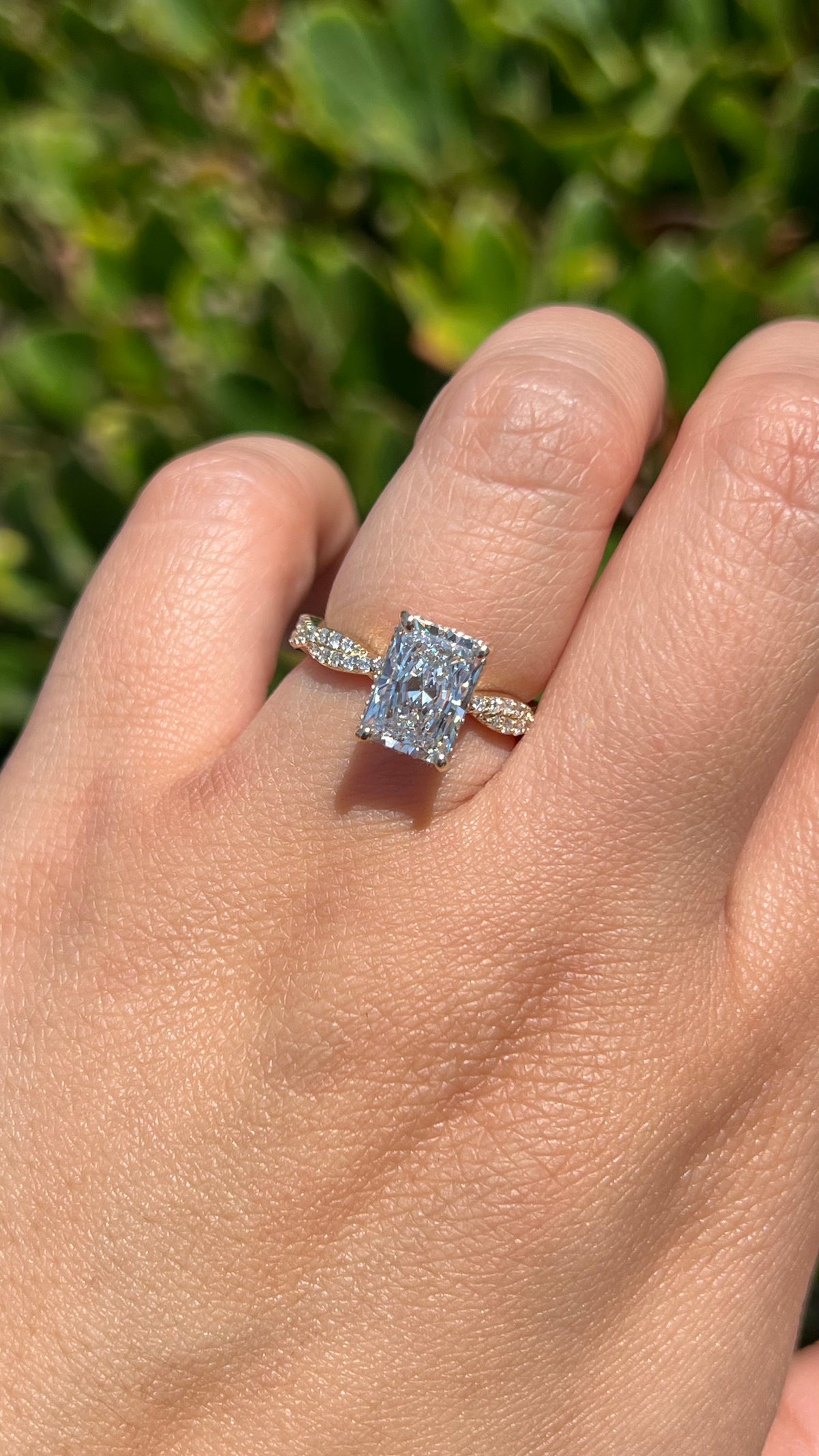 Laura Diamond Twist 2.26ct E-VS1 Radiant Cut Lab Grown Diamond Engagement Ring 14K Gold