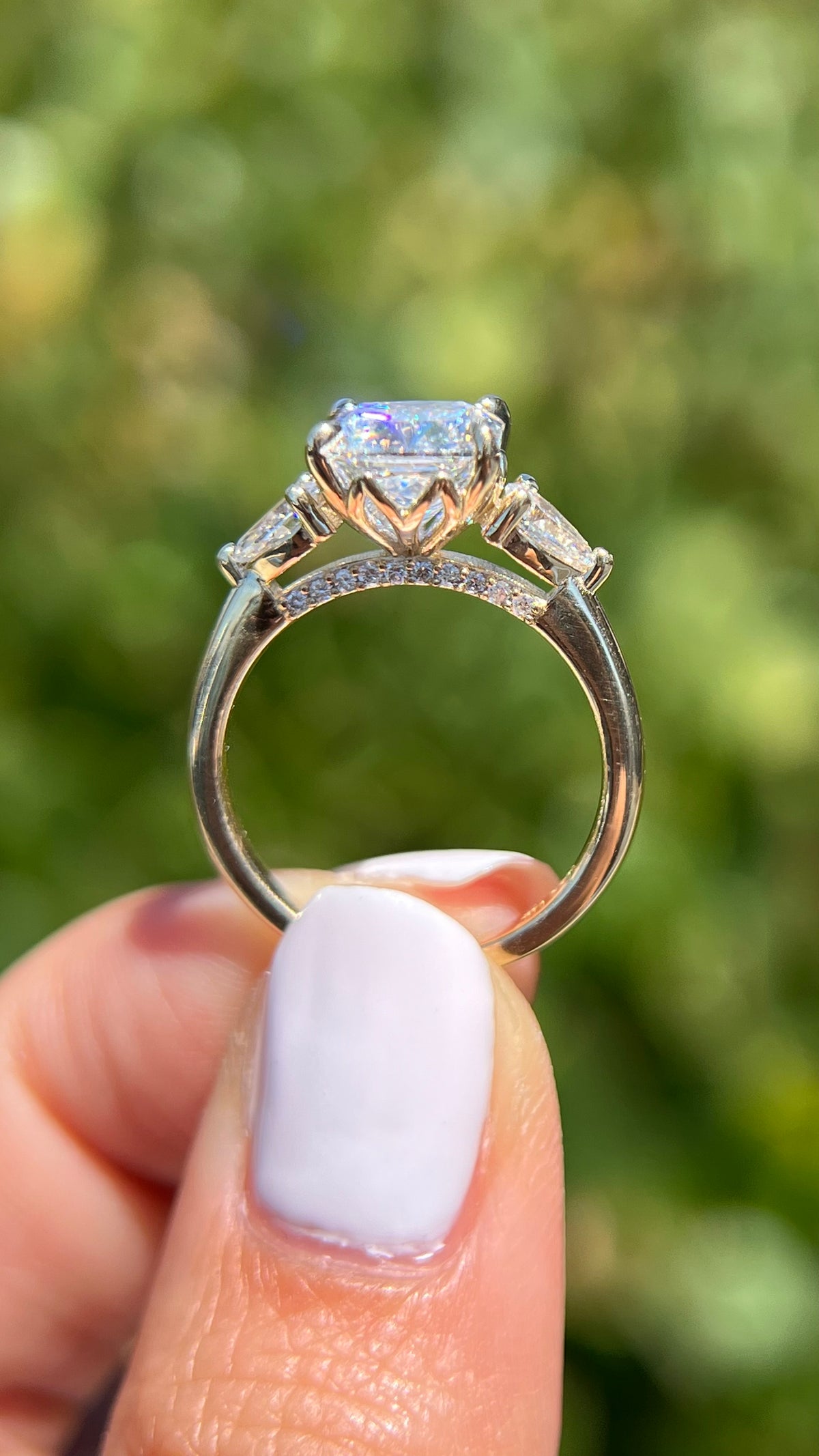 Polly 2.64ct E-VS1 Cushion Cut Lab Grown Diamond Engagement Ring 14K Gold