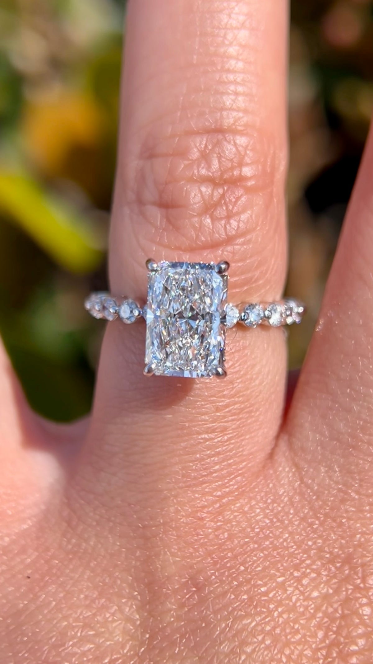 Isa 2.79ct E-VS1 Radiant Cut Lab Grown Diamond Engagement Ring 14K Gold