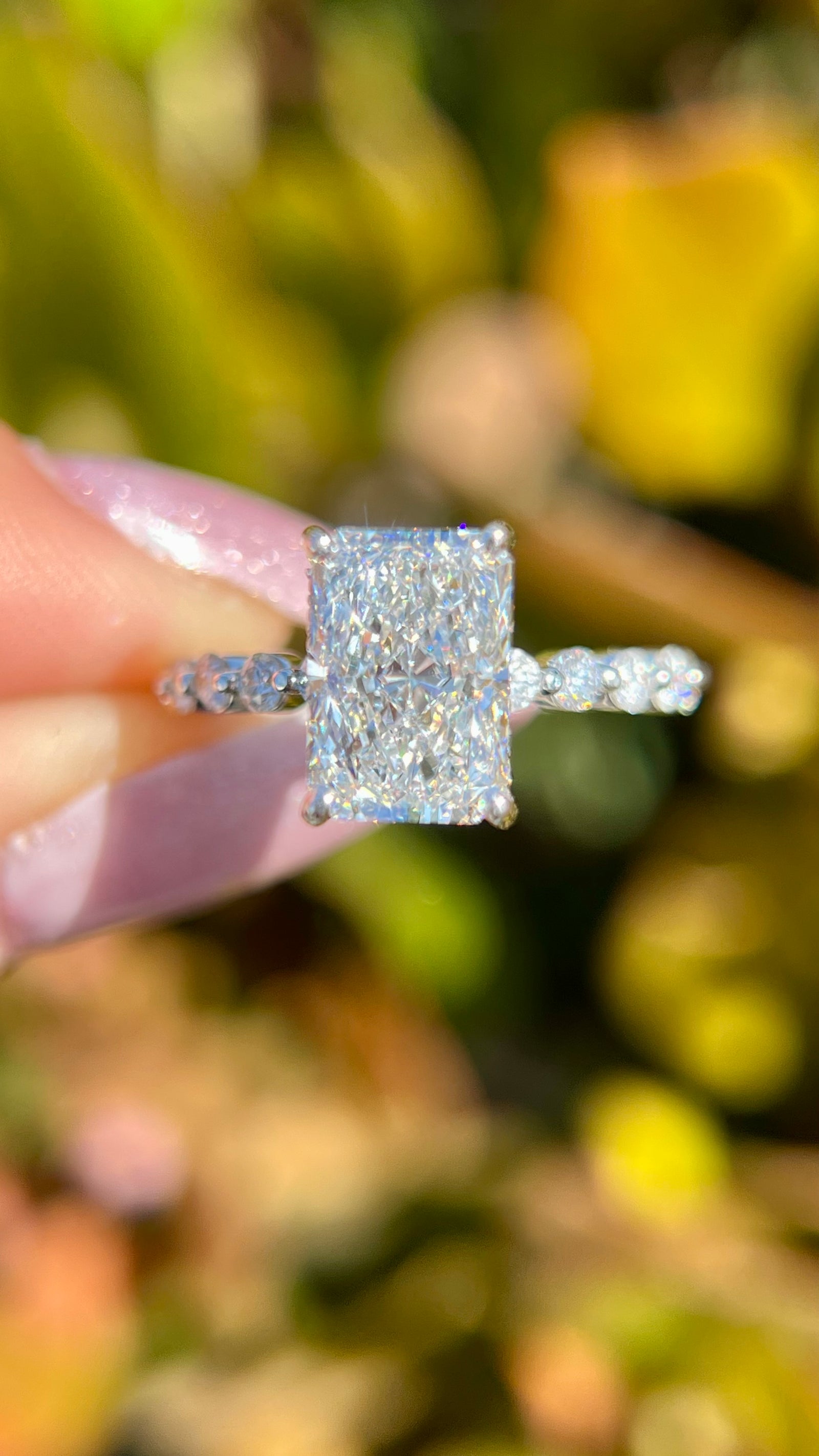 Isa 2.79ct E-VS1 Radiant Cut Lab Grown Diamond Engagement Ring 14K Gold