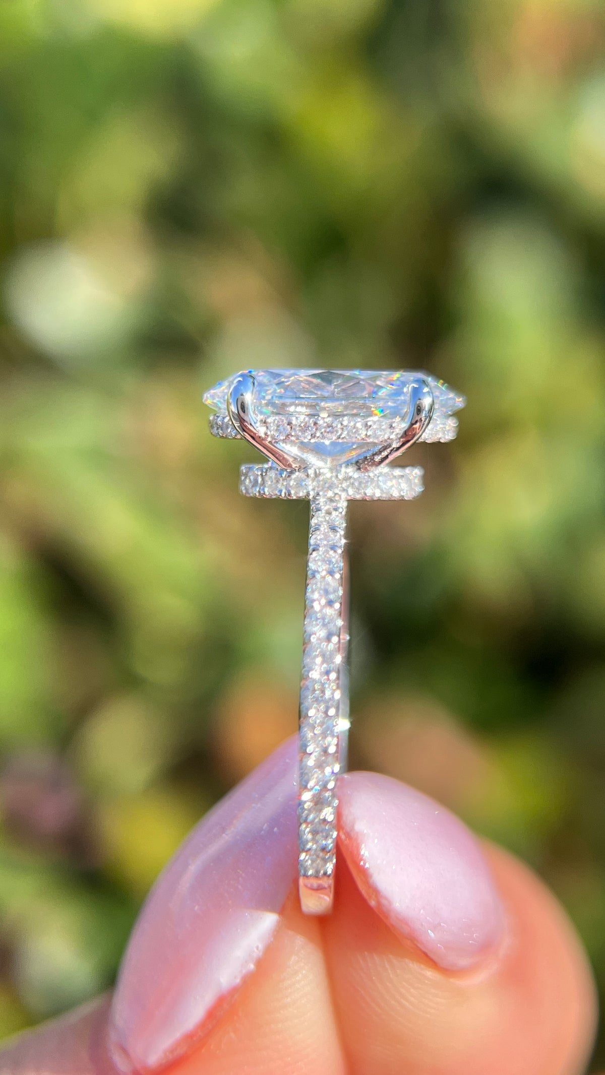 Jenni 4.10ct E-VS1 Oval Cut Lab Grown Diamond Engagement Ring 14K Gold