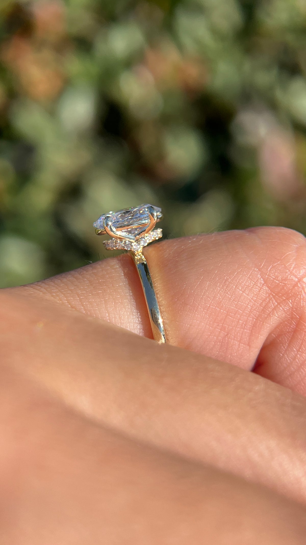 Sadie 1.58ct E-VS1 Oval Cut Lab Grown Diamond Engagement Ring 14K Gold