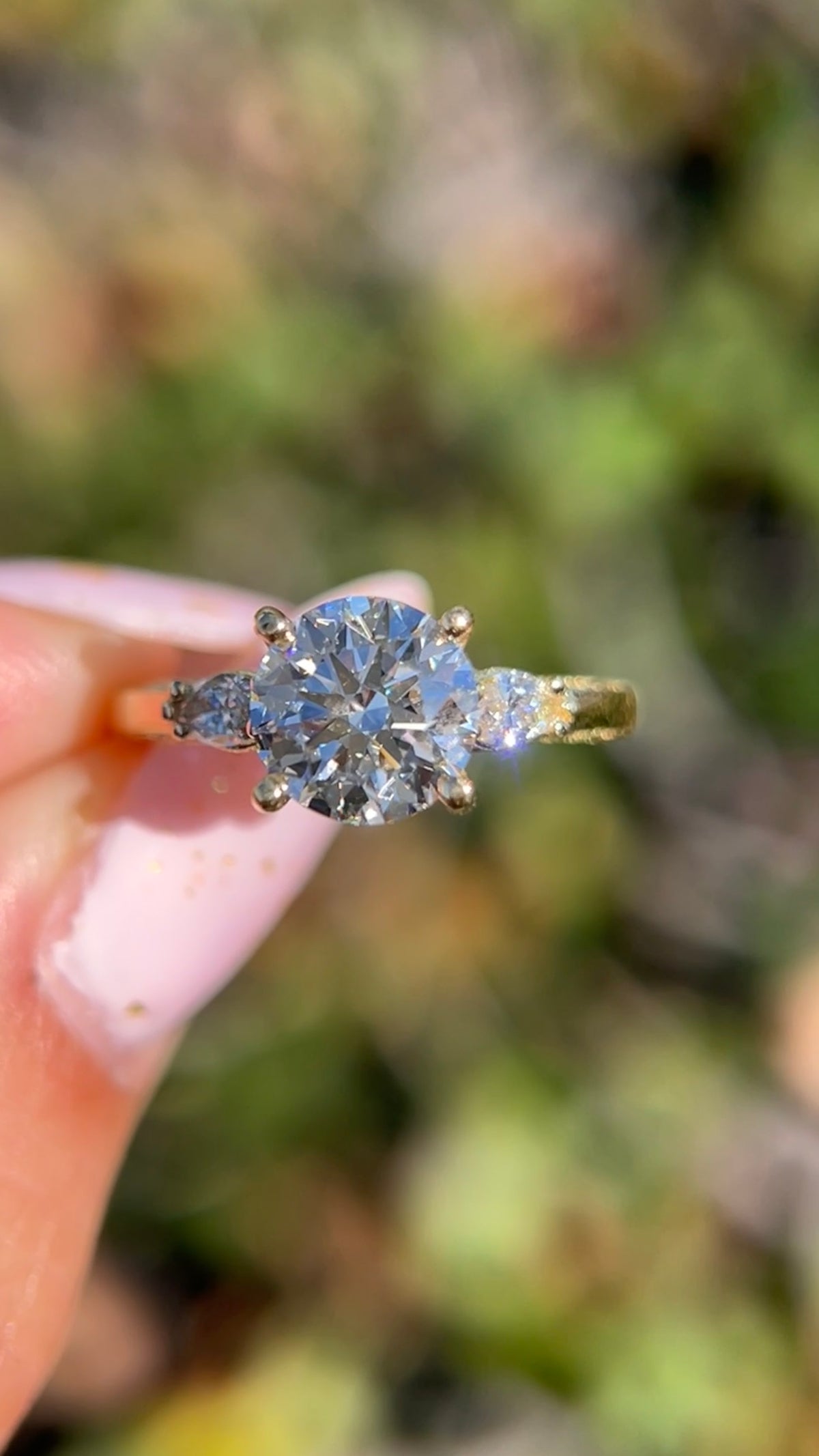 Hannah 2.02ct E-VS1 Round Cut Lab Grown Diamond Engagement Ring 14K Gold