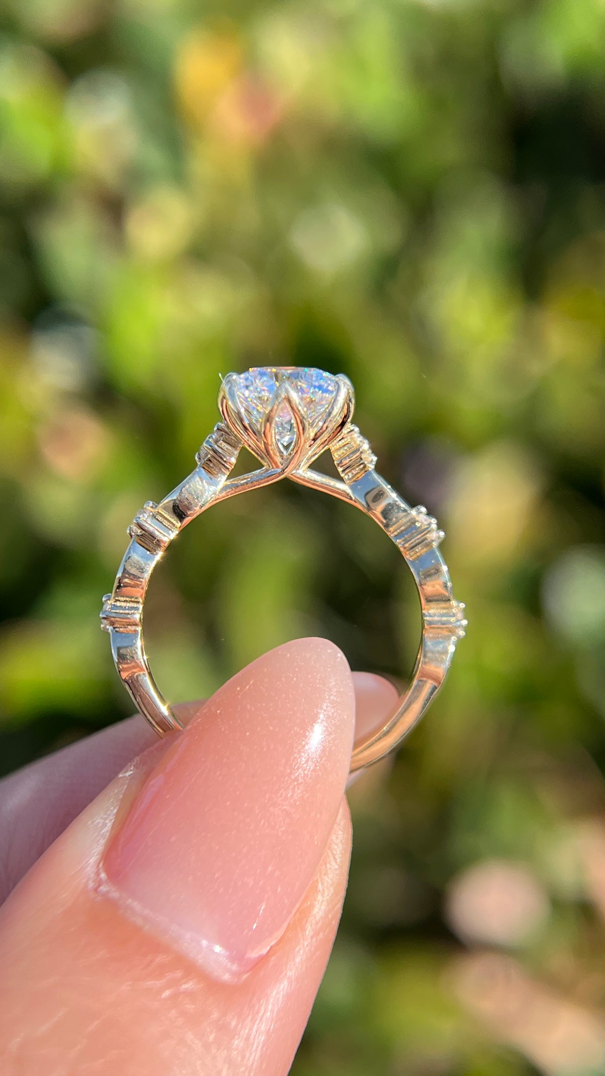 Allie Tulip Prongs 1.59ct E-VS1 Round Cut Lab Grown Diamond Engagement Ring 14K Gold