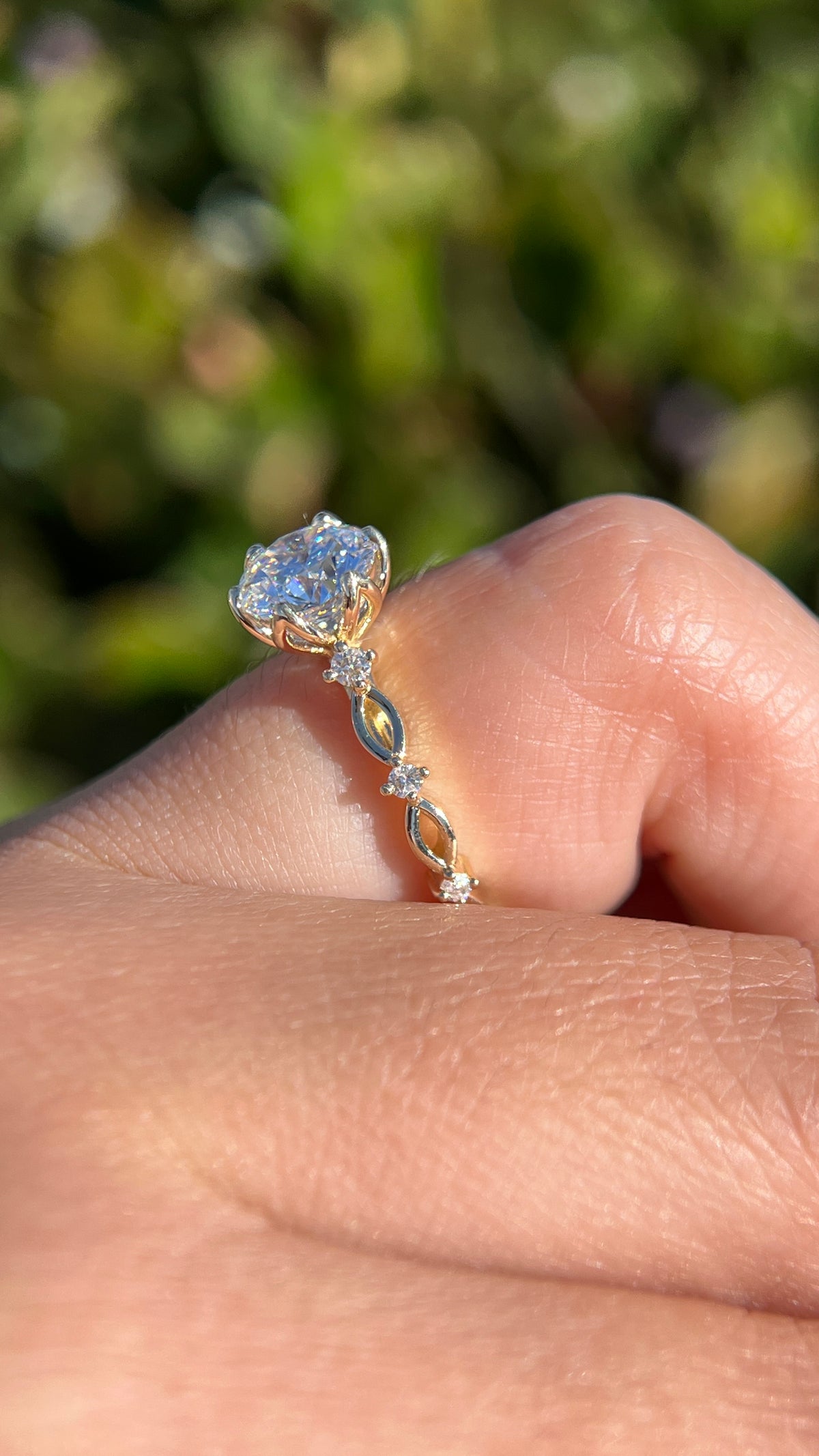 Allie Tulip Prongs 1.59ct E-VS1 Round Cut Lab Grown Diamond Engagement Ring 14K Gold