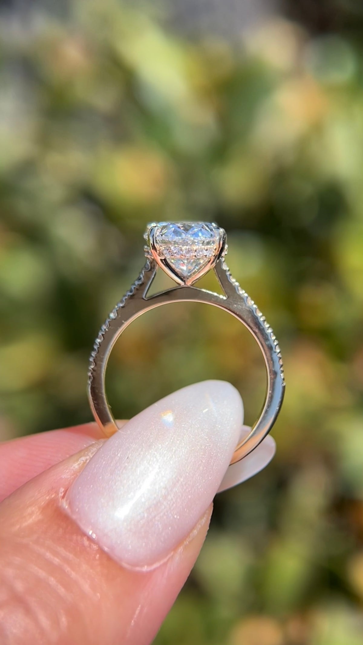 Jodi 3.09ct E-VS1 Oval Cut Lab Grown Diamond Engagement Ring 14K Gold