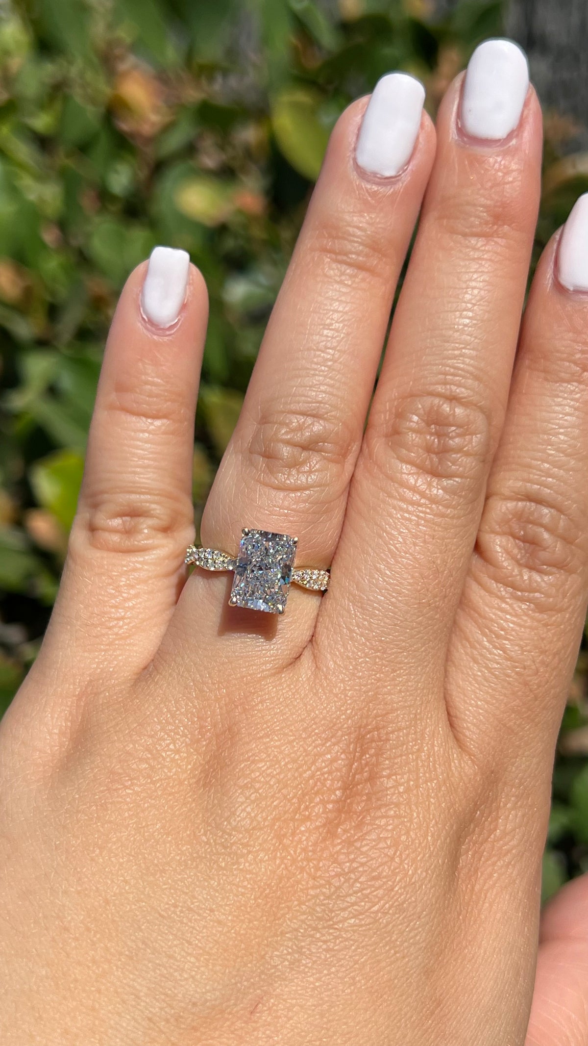 Laura 2.57ct E-VS1 Radiant Cut Lab Grown Diamond Engagement Ring 14K Gold