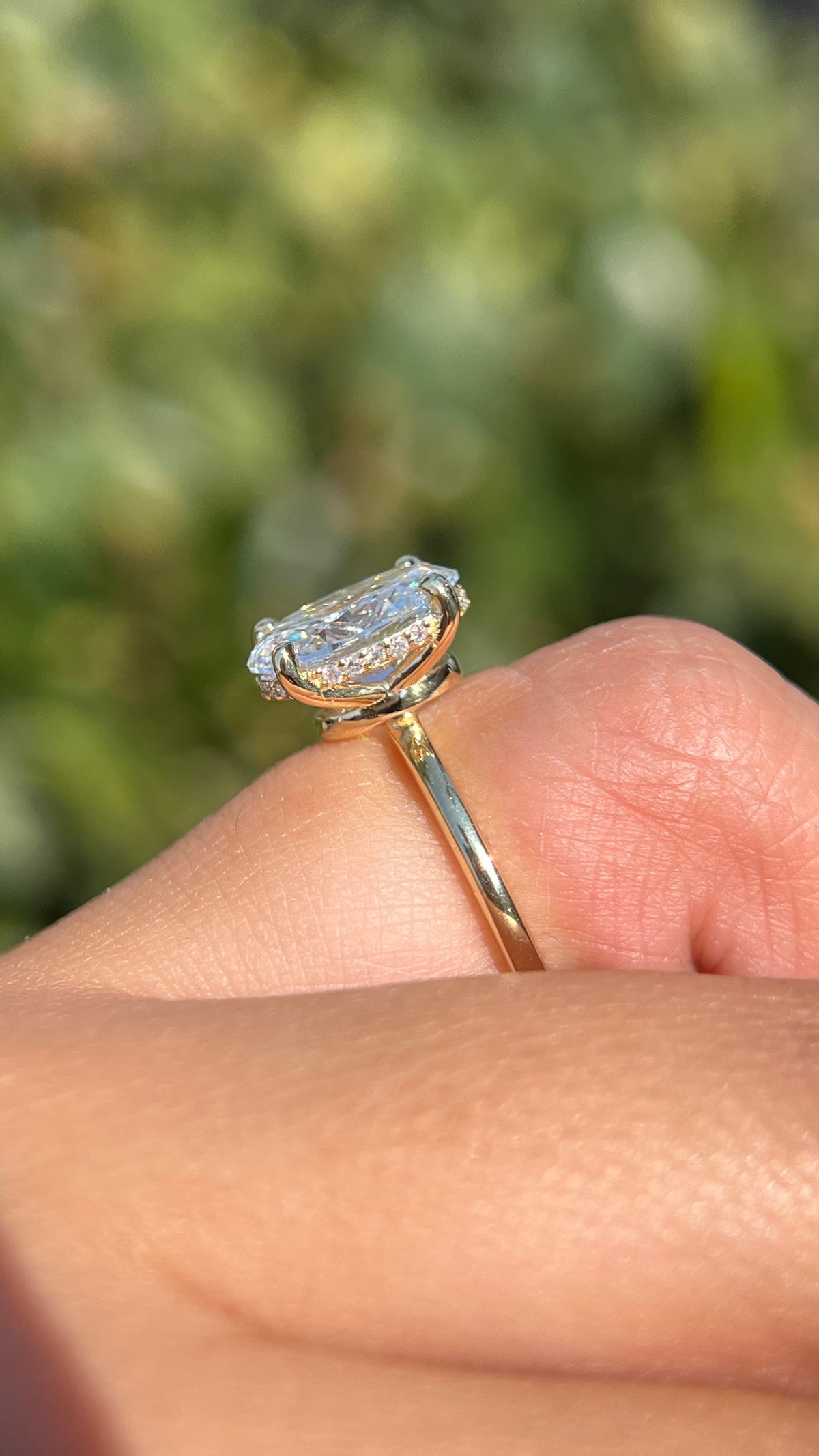 Kaia 2.20ct E-VS1 Oval Cut Lab Grown Diamond Engagement Ring 14K Gold