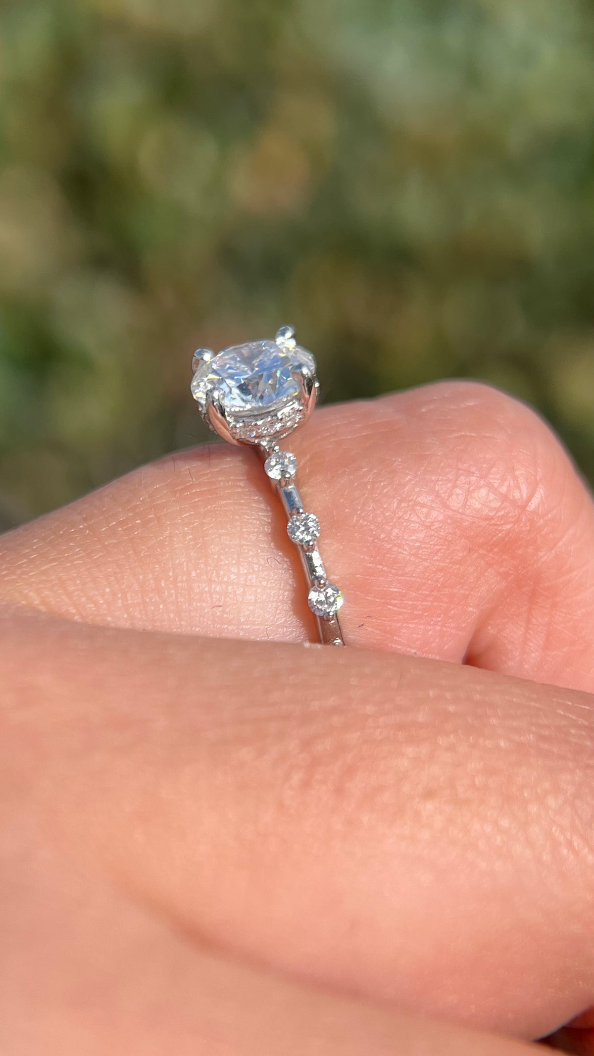 Iris 2.06ct E-VS1 Round Cut Lab Grown Diamond Engagement Ring 14K Gold