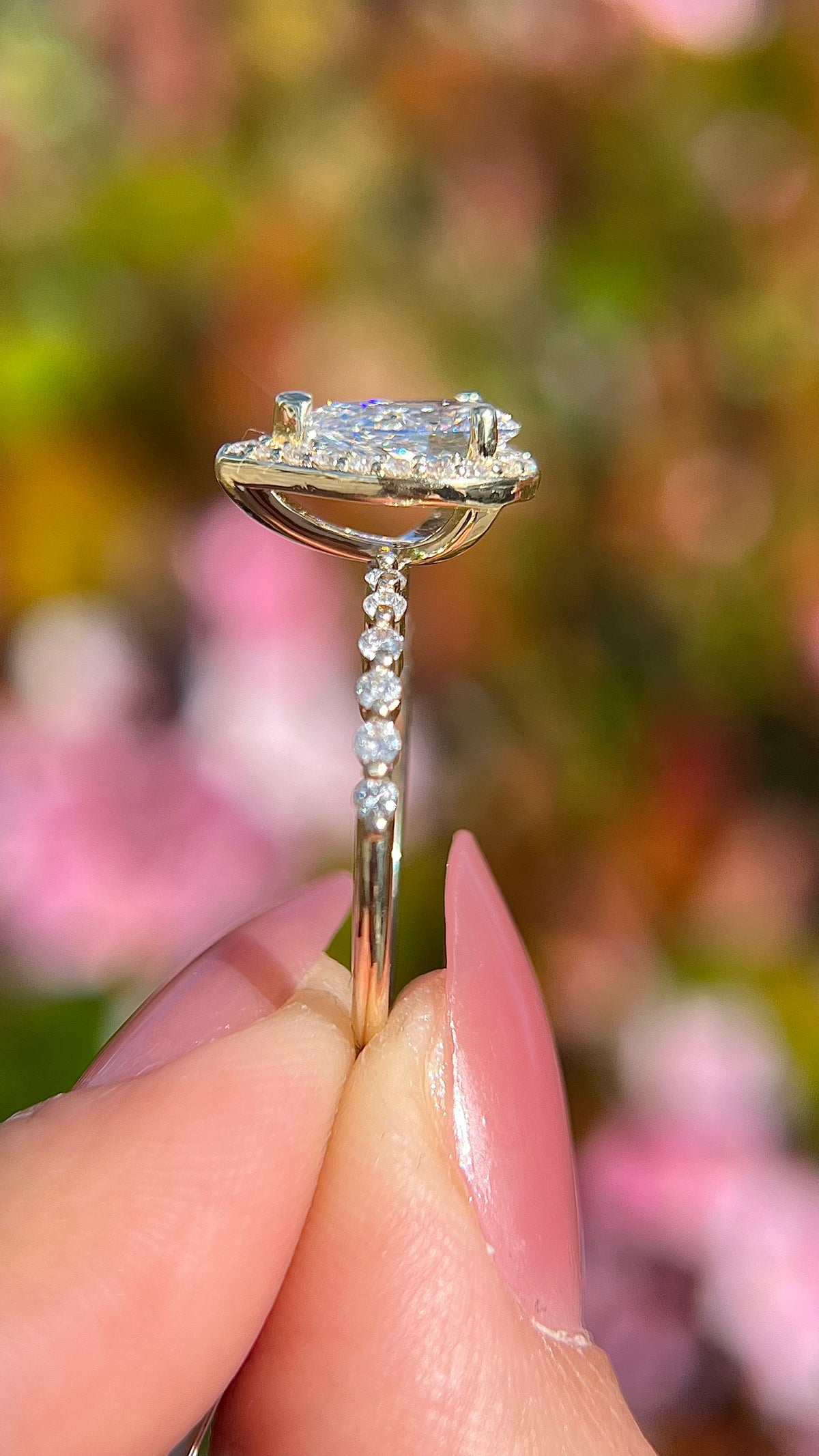 Iris 1.01ct E-VS1 Pear Cut Lab Grown Diamond Engagement Ring 14K Gold