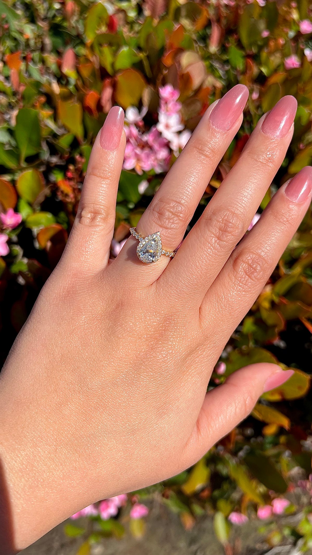 Iris 1.01ct E-VS1 Pear Cut Lab Grown Diamond Engagement Ring 14K Gold