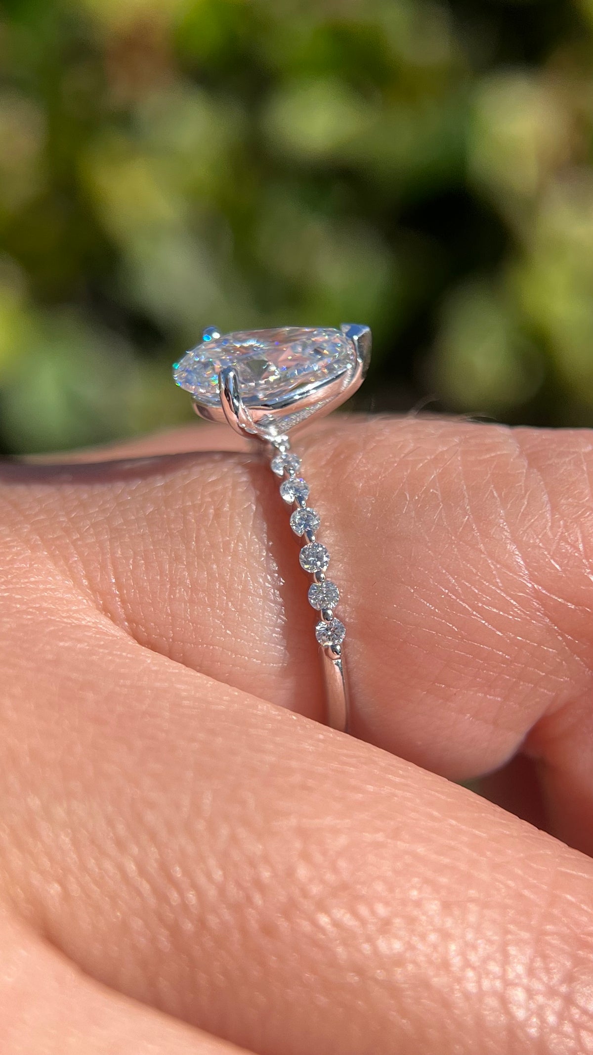 Iris 1.38ct F-VS1 Pear Cut Lab Grown Diamond Engagement Ring 14K Gold