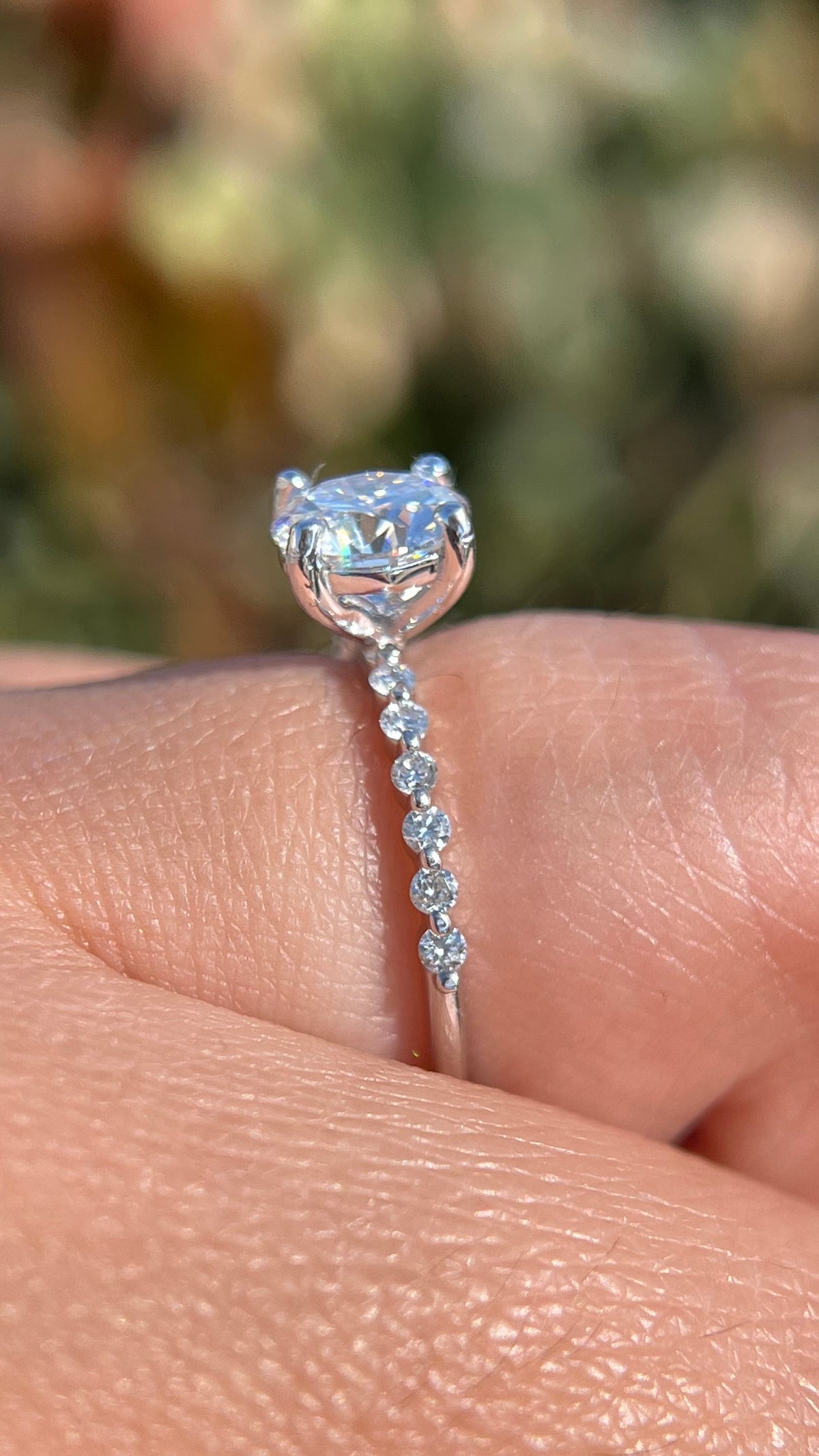 Iris 1.32ct E-VS1 Round Cut Lab Grown Diamond Engagement Ring 14K Gold