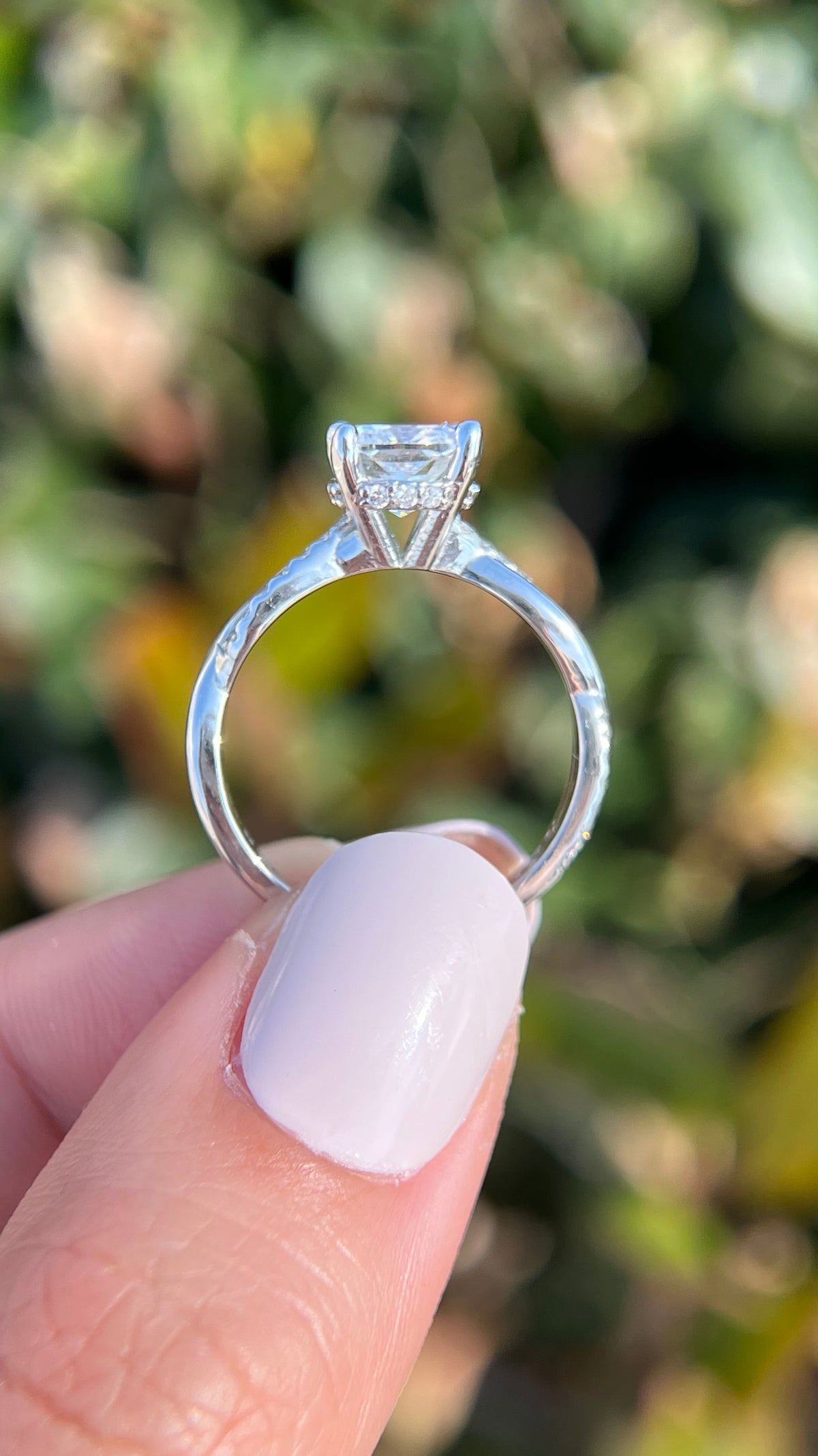 Leah 2.01ct F-VS1 Cushion Cut Lab Grown Diamond Engagement Ring 14K Gold