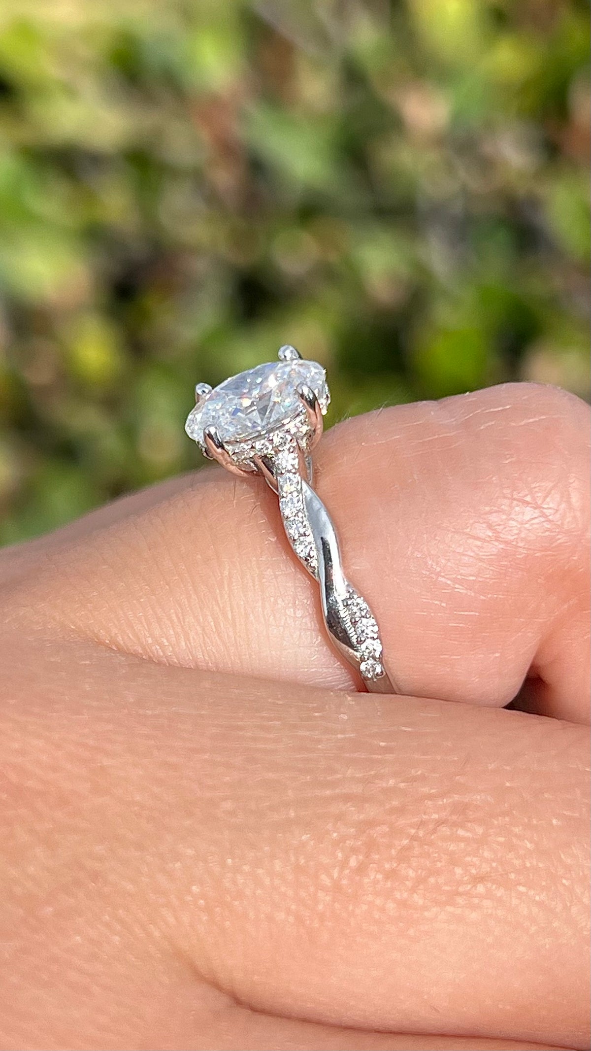 Lena 1.58ct E-VS1 Oval Cut Lab Grown Diamond Engagement Ring 14K Gold