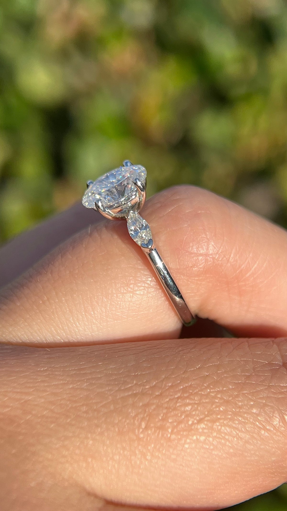 Mae 1.58ct E-VS1 Oval Cut Lab Grown Diamond Engagement Ring 14K Gold