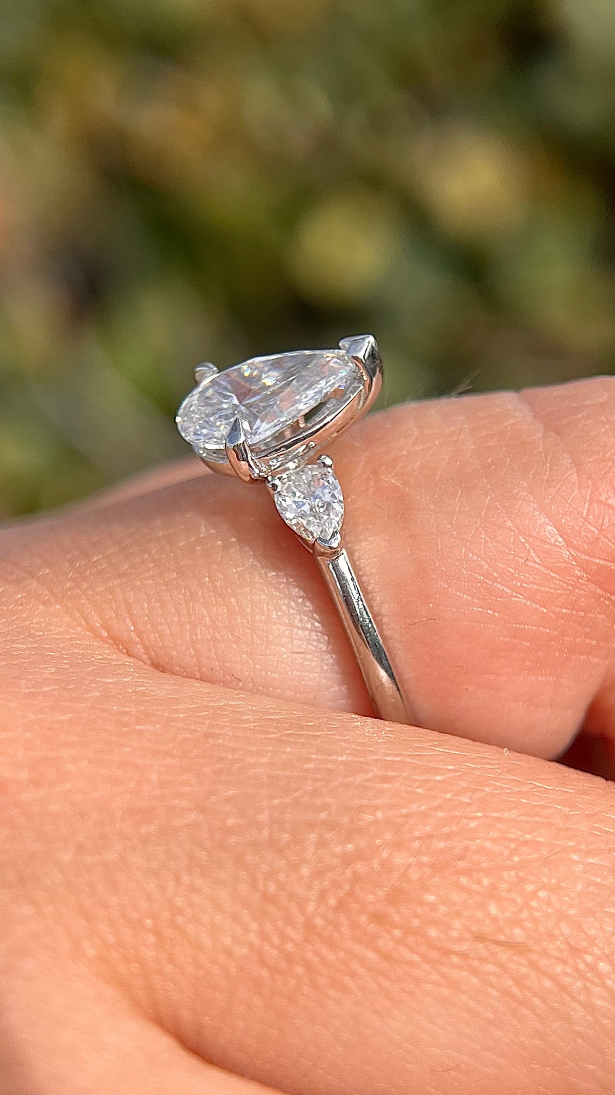 Pam 1.38ct F-VS1 Pear Cut Lab Grown Diamond Engagement Ring 14K Gold