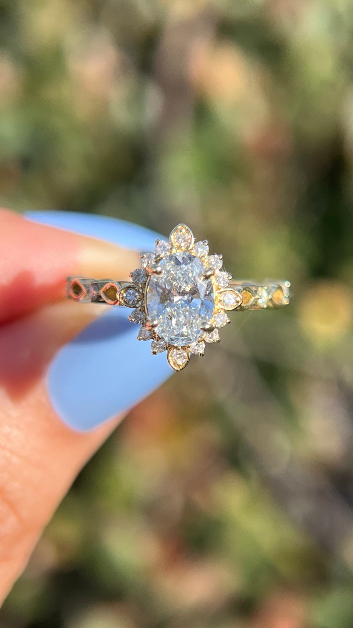 Sora 1.01ct E-VVS2 Oval Cut Lab Grown Diamond Engagement Ring 14K Gold